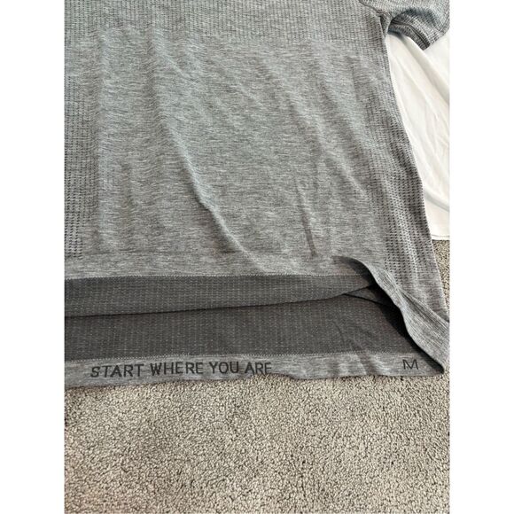 Lot of (3) Lululemon Men’s short sleeve t shirts, Med $204 A3 - Picture 5 of 7
